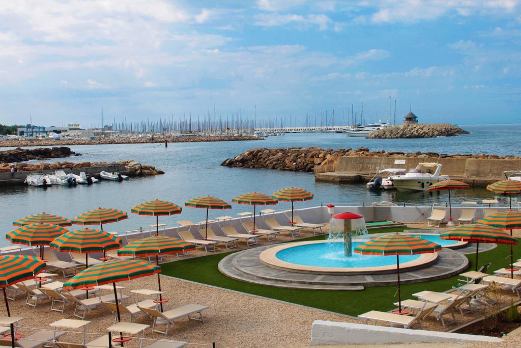 Sunbay Park Hotel Civitavecchia Kültér fotó